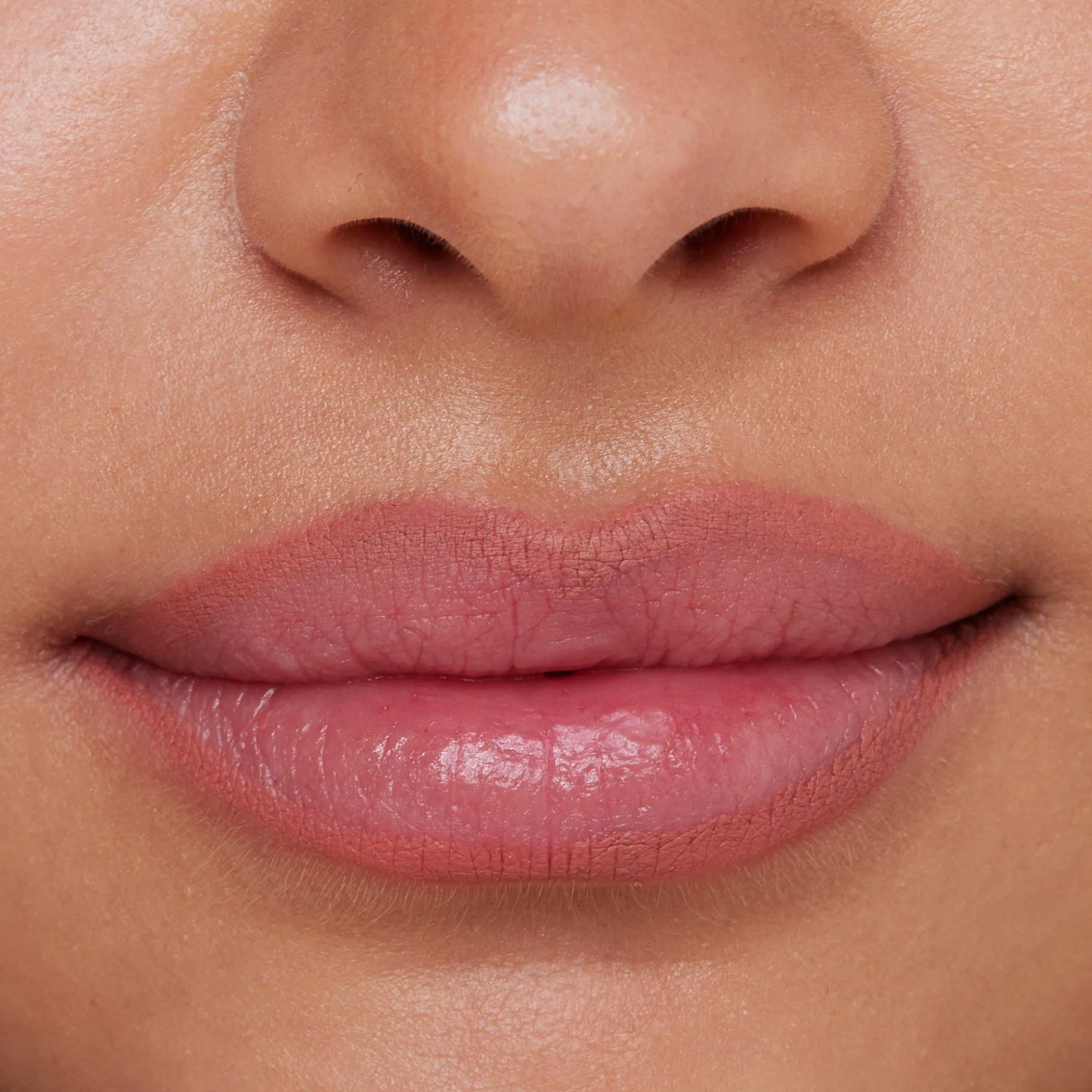 essence Perfilador De Labios>8h MATTE comfort perfilador de labios