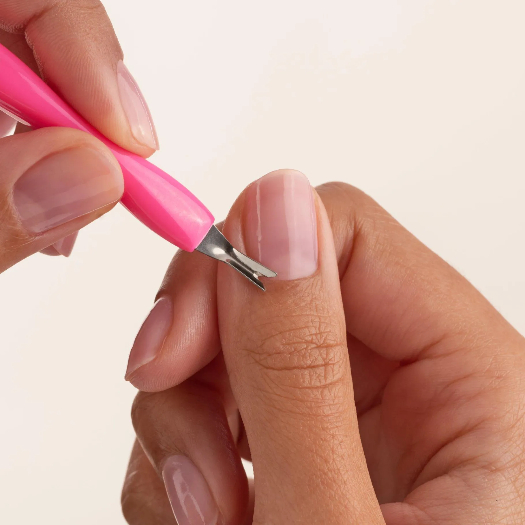 essence Cuidado De Uñas>THE CUTICLE TRIMMER